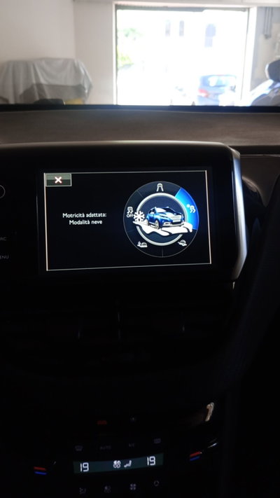 Peugeot 2008 e-HDi 92 CV Stop&Start Allure (15)