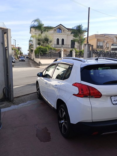 Peugeot 2008 e-HDi 92 CV Stop&Start Allure (5)
