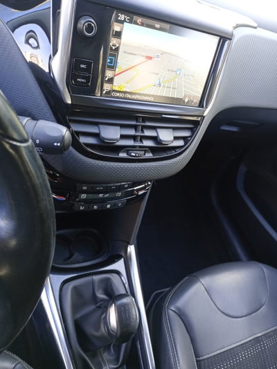 Peugeot 2008 e-HDi 92 CV Stop&Start Allure (7)