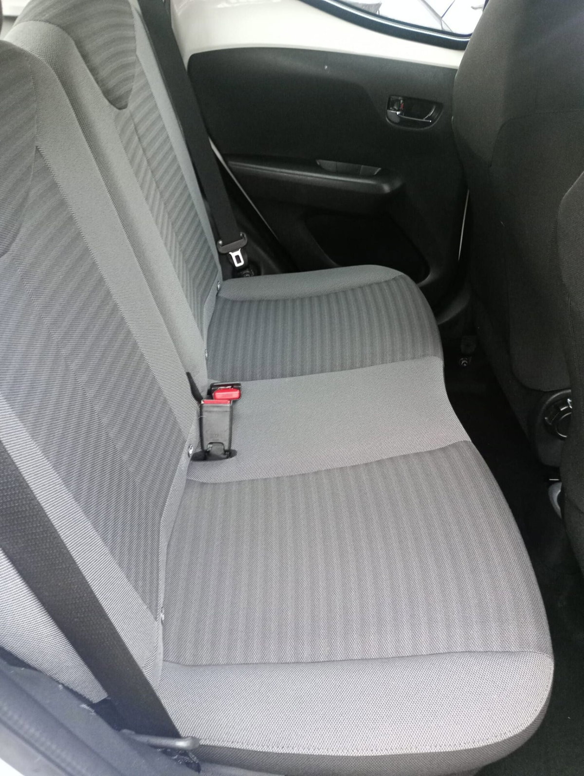 Toyota Aygo Connect 1.0 VVT-i 72 CV 5 porte x-play (12)