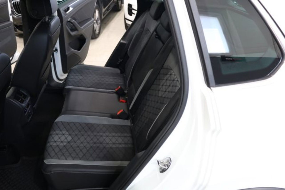 Volkswagen Tiguan Allspace 2.0 TDI SCR DSG 4MOTION R-Line (19)