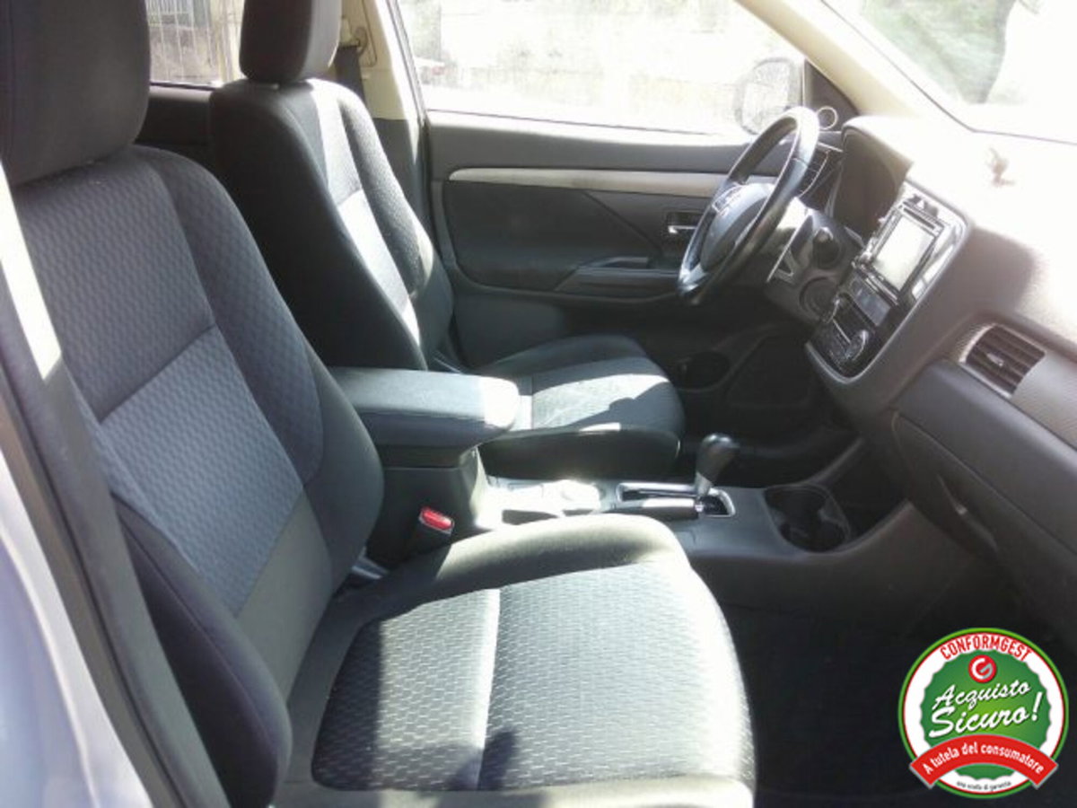 Mitsubishi Outlander 2.2 DI-D 4WD Instyle Plus SDA 7 posti (12)
