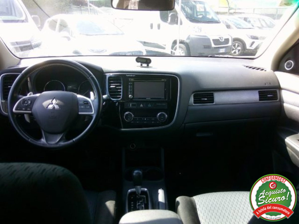 Mitsubishi Outlander 2.2 DI-D 4WD Instyle Plus SDA 7 posti (14)