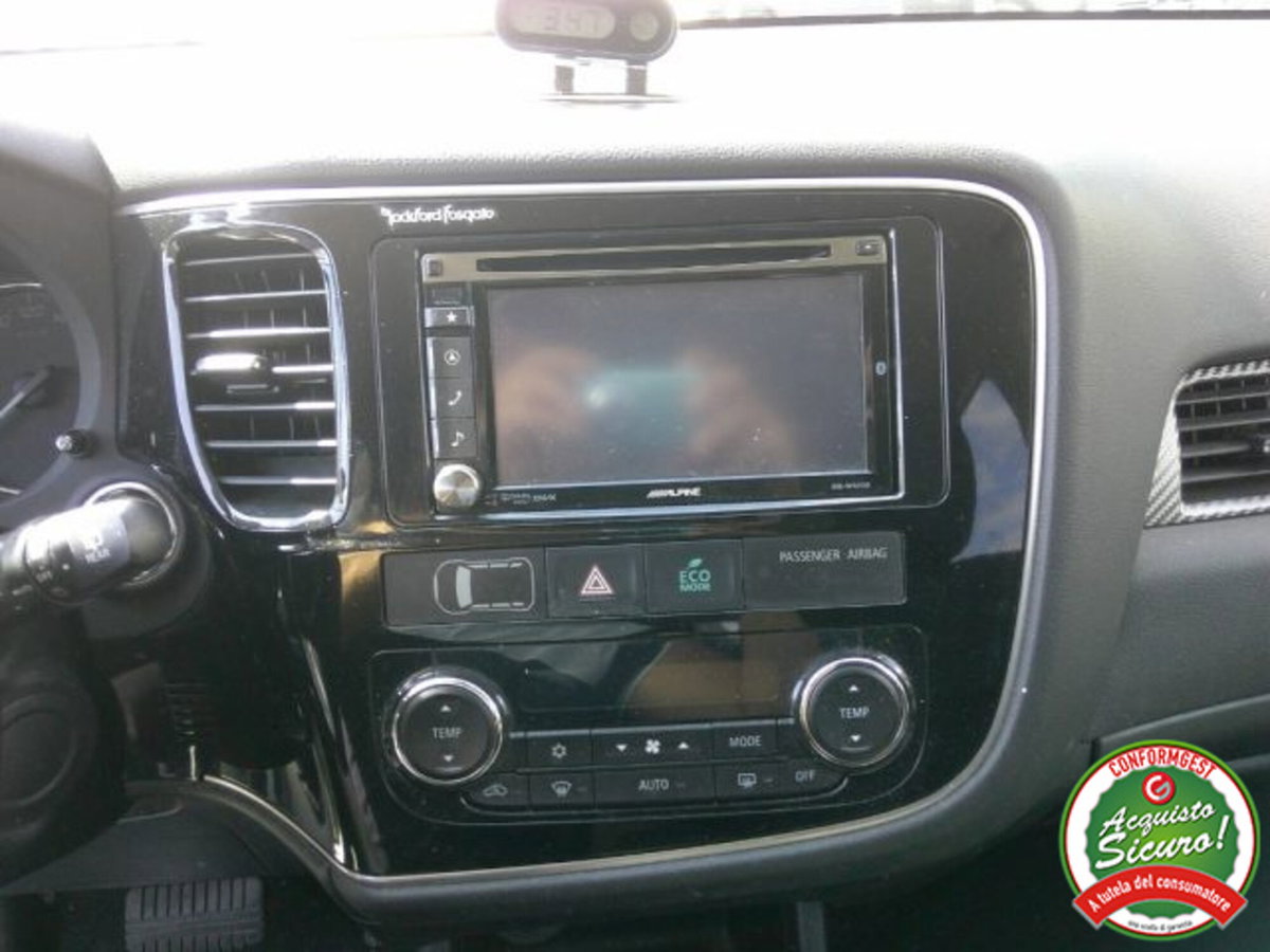Mitsubishi Outlander 2.2 DI-D 4WD Instyle Plus SDA 7 posti (16)