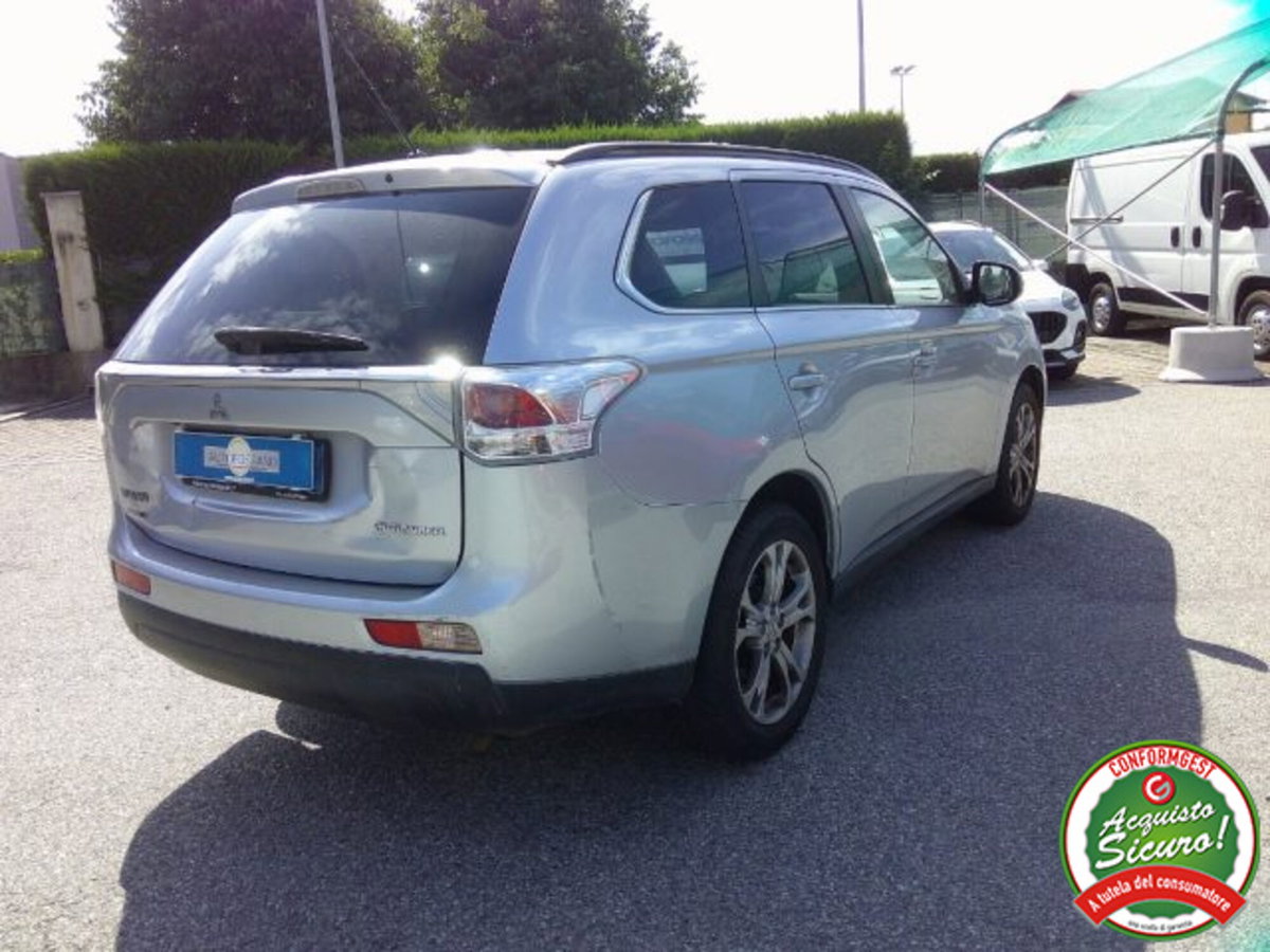 Mitsubishi Outlander 2.2 DI-D 4WD Instyle Plus SDA 7 posti (5)