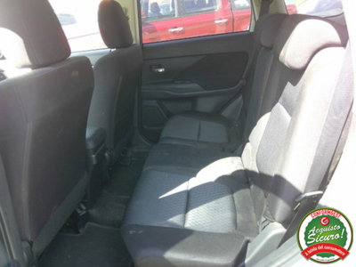 Mitsubishi Outlander 2.2 DI-D 4WD Instyle Plus SDA 7 posti (9)