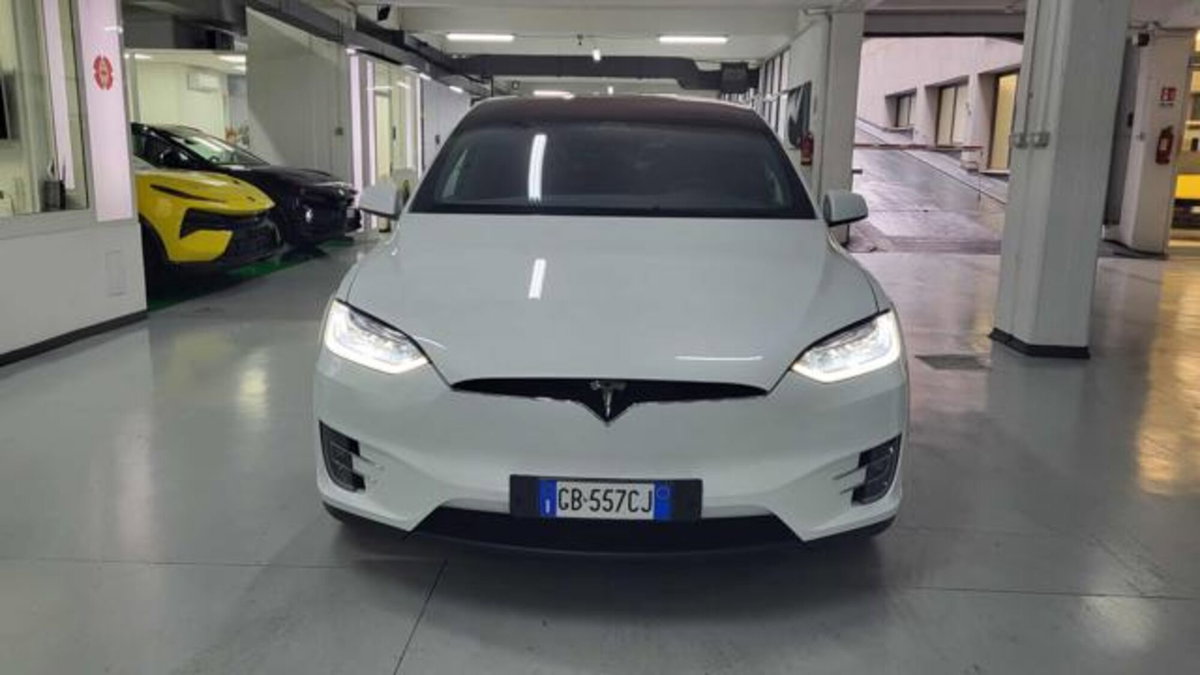 Tesla Model X Model X Long Range AWD (12)
