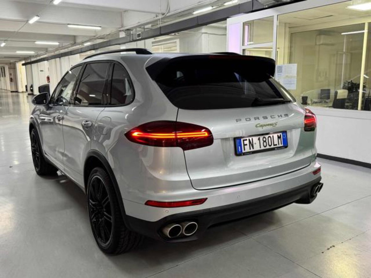 Porsche Cayenne 3.0 S E-Hybrid (2)
