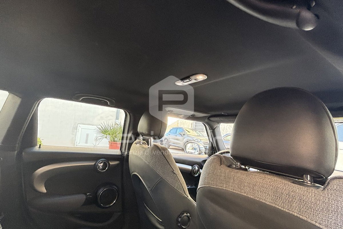 MINI Mini 1.5 Cooper D Business 5 porte (15)