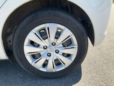 Toyota Yaris 1.3 5 porte Active (11)