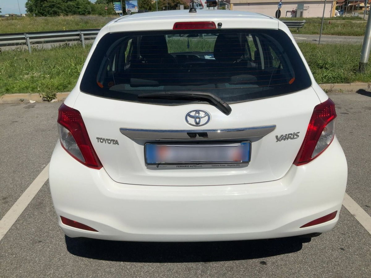 Toyota Yaris 1.3 5 porte Active (5)