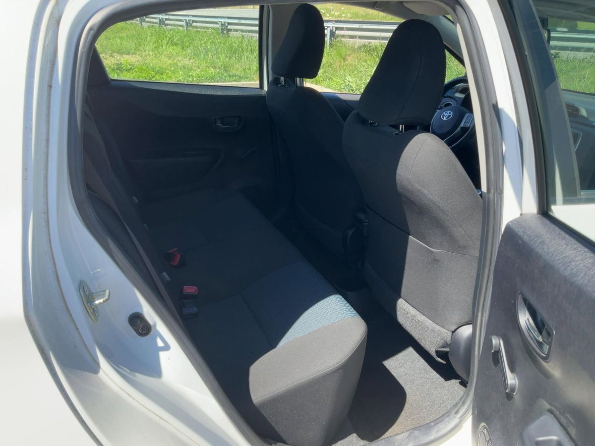 Toyota Yaris 1.3 5 porte Active (7)