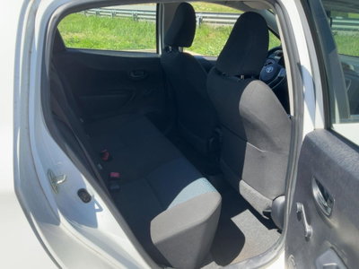 Toyota Yaris 1.3 5 porte Active (7)