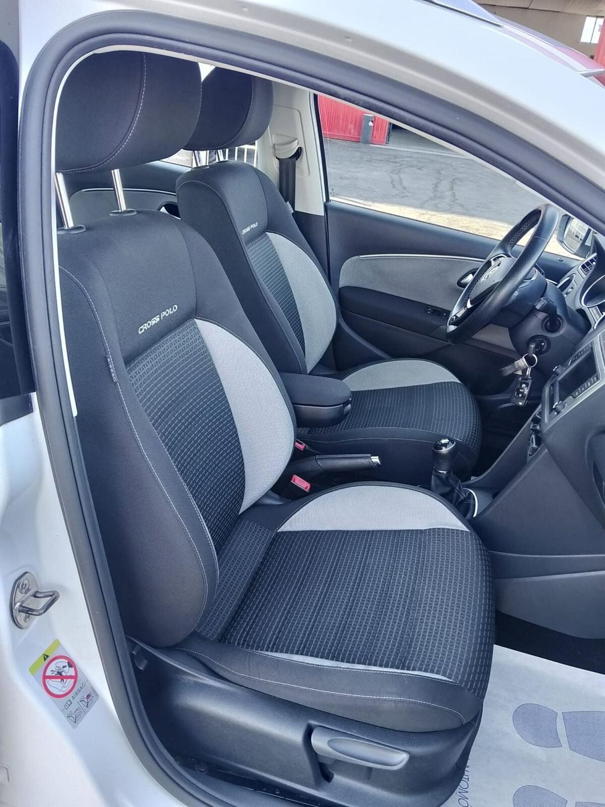 Volkswagen Polo Cross 1.2 TSI BlueMotion Technology (9)