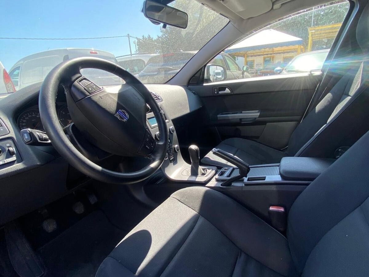 Volvo V50 1.6 D DRIVe cat R-Design (9)