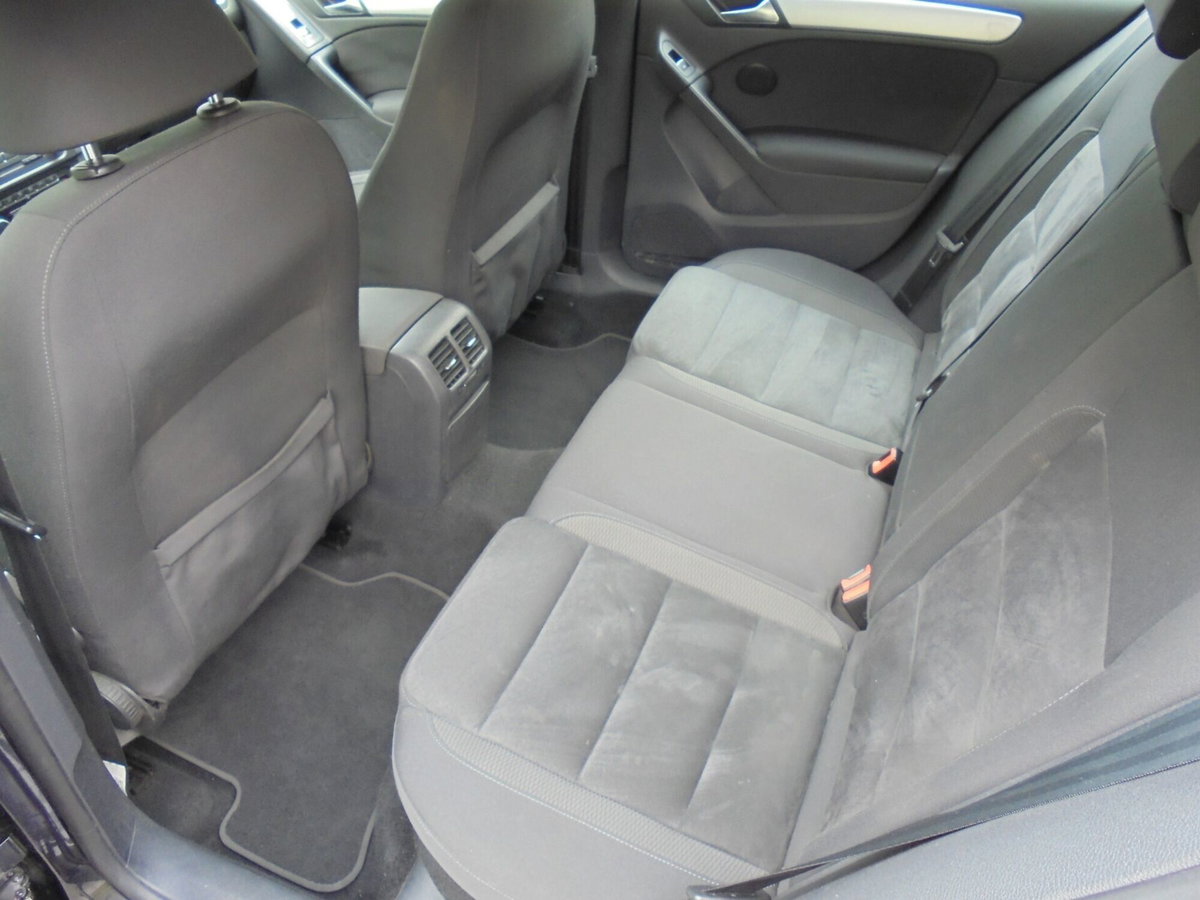 Volkswagen Golf 1.6 TDI DPF 5p. Highline (10)