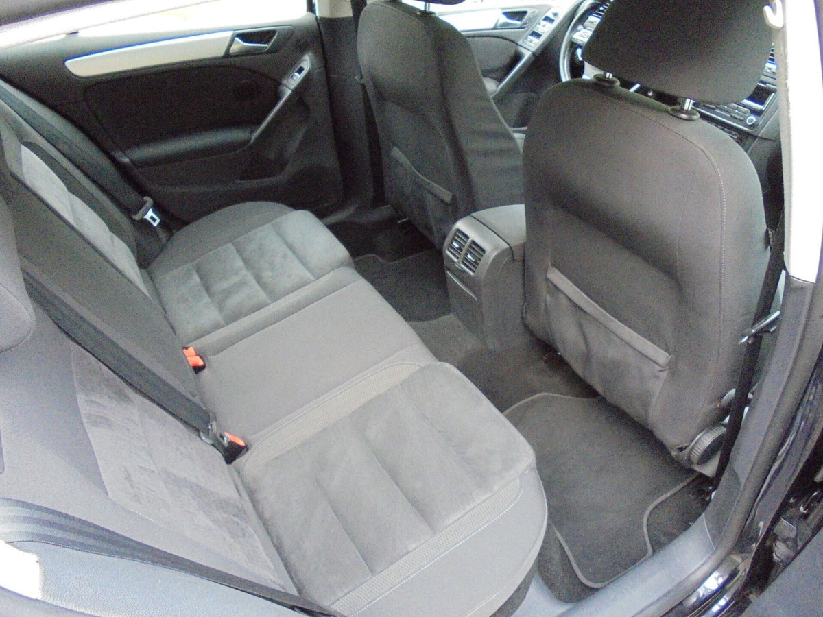 Volkswagen Golf 1.6 TDI DPF 5p. Highline (12)