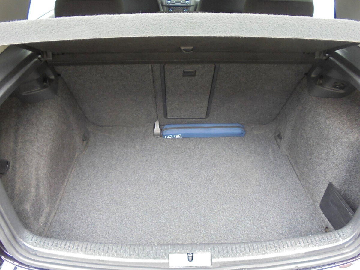 Volkswagen Golf 1.6 TDI DPF 5p. Highline (18)