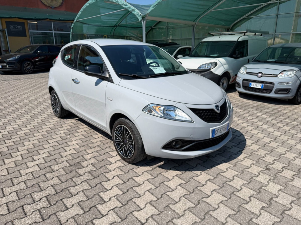 Lancia Ypsilon 1.0 FireFly 5 porte S&S Hybrid Ecochic Gold