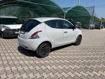 Lancia Ypsilon 1.0 FireFly 5 porte S&S Hybrid Ecochic Gold (3)