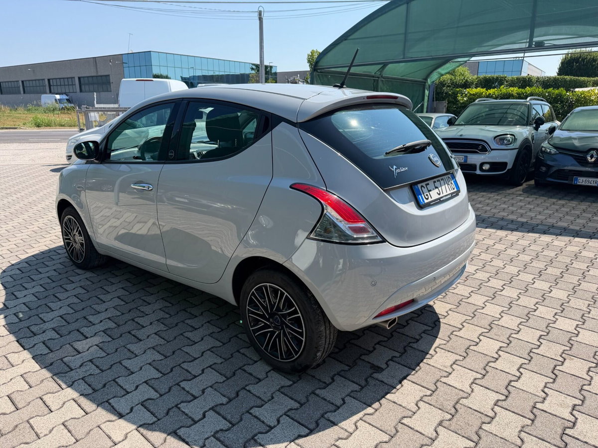 Lancia Ypsilon 1.0 FireFly 5 porte S&S Hybrid Ecochic Gold (6)