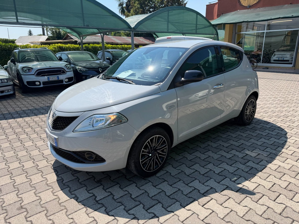 Lancia Ypsilon 1.0 FireFly 5 porte S&S Hybrid Ecochic Gold (7)