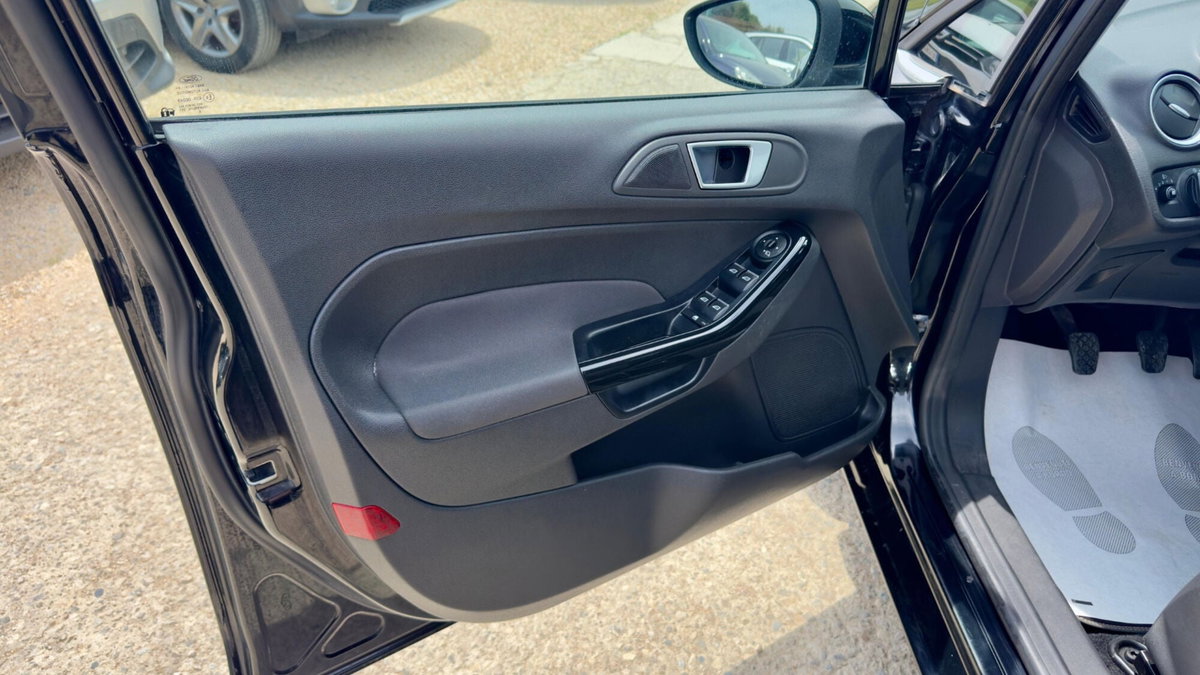 Ford Fiesta 1.0 EcoBoost 100CV 5 porte Titanium (9)