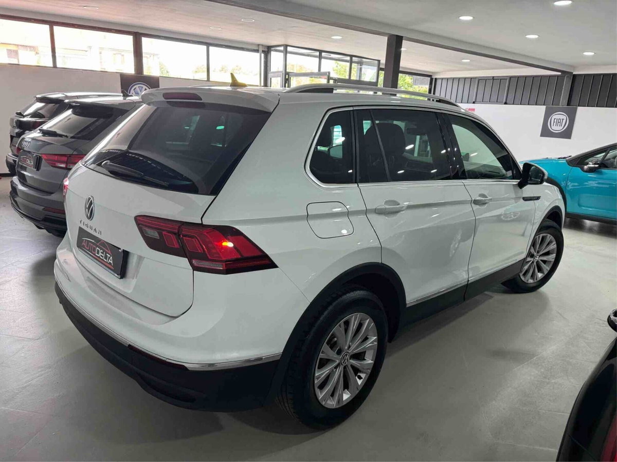 Volkswagen Tiguan 2.0 TDI 150 CV SCR DSG 4MOTION Elegance (3)