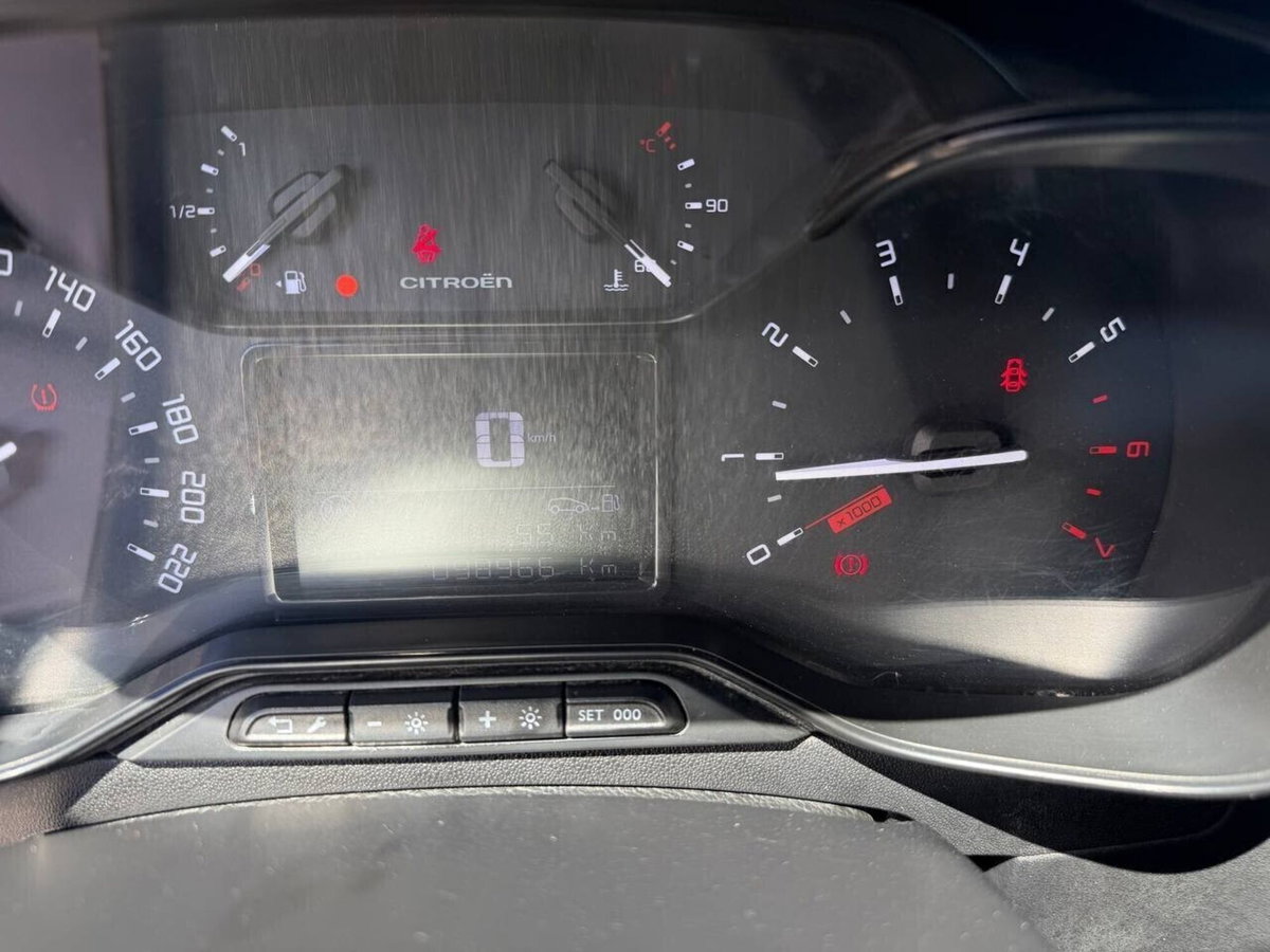 Citroen C3 BlueHDi 100 S&S Shine Pack (11)