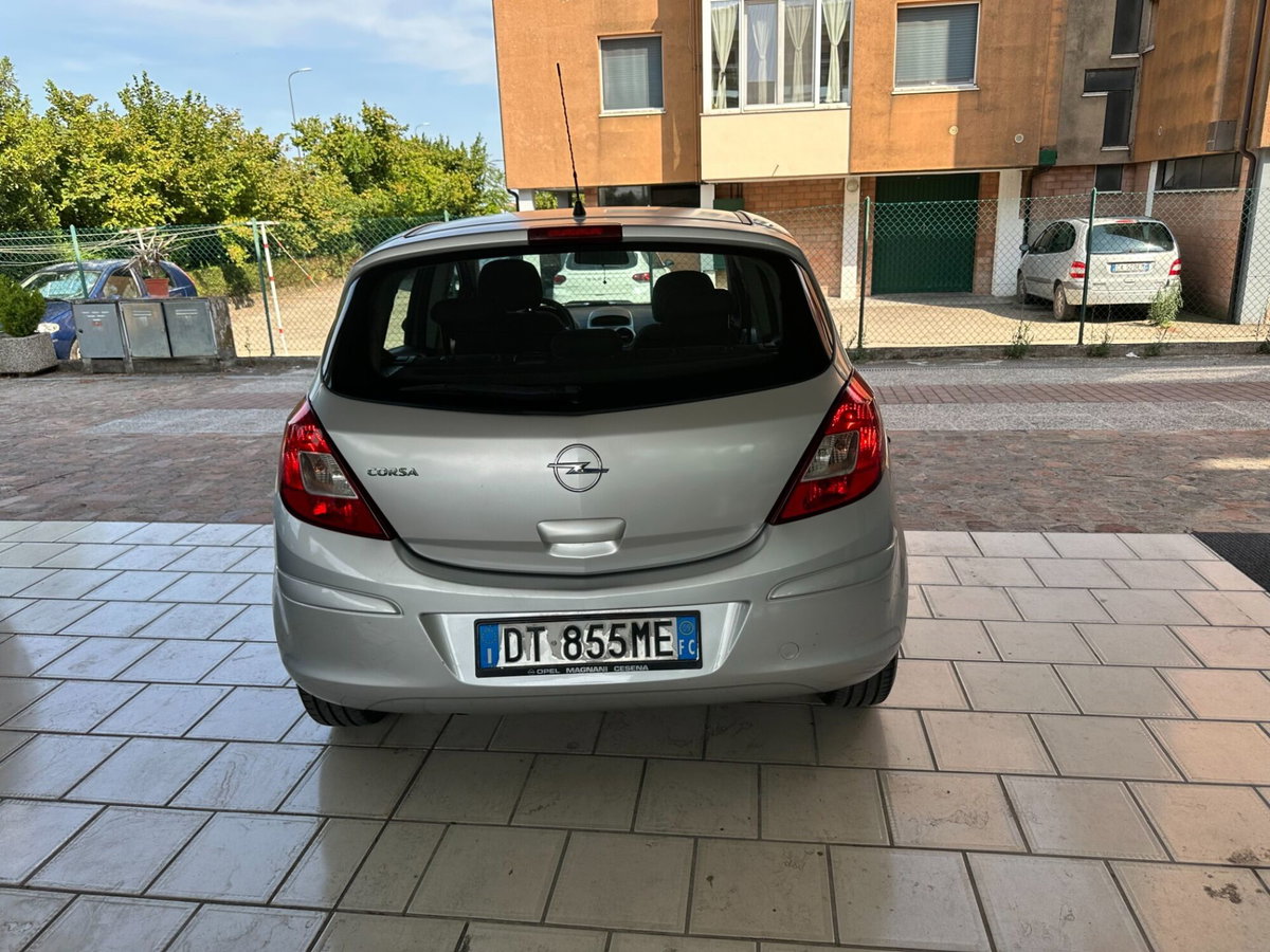 Opel Corsa 1.2 5 porte Club (10)