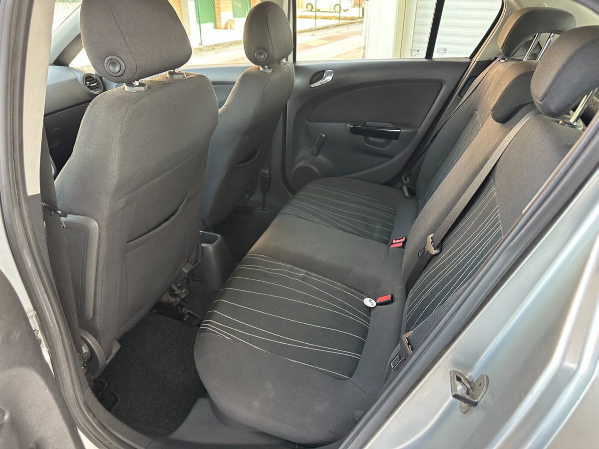 Opel Corsa 1.2 5 porte Club (14)