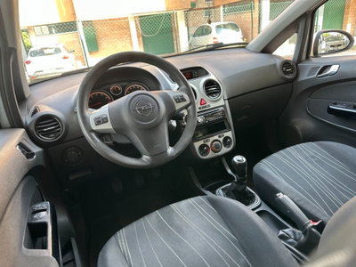 Opel Corsa 1.2 5 porte Club (15)