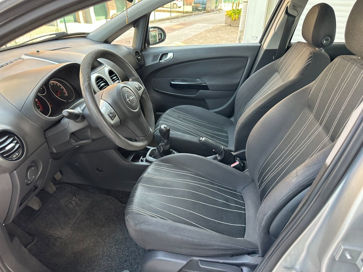Opel Corsa 1.2 5 porte Club (16)