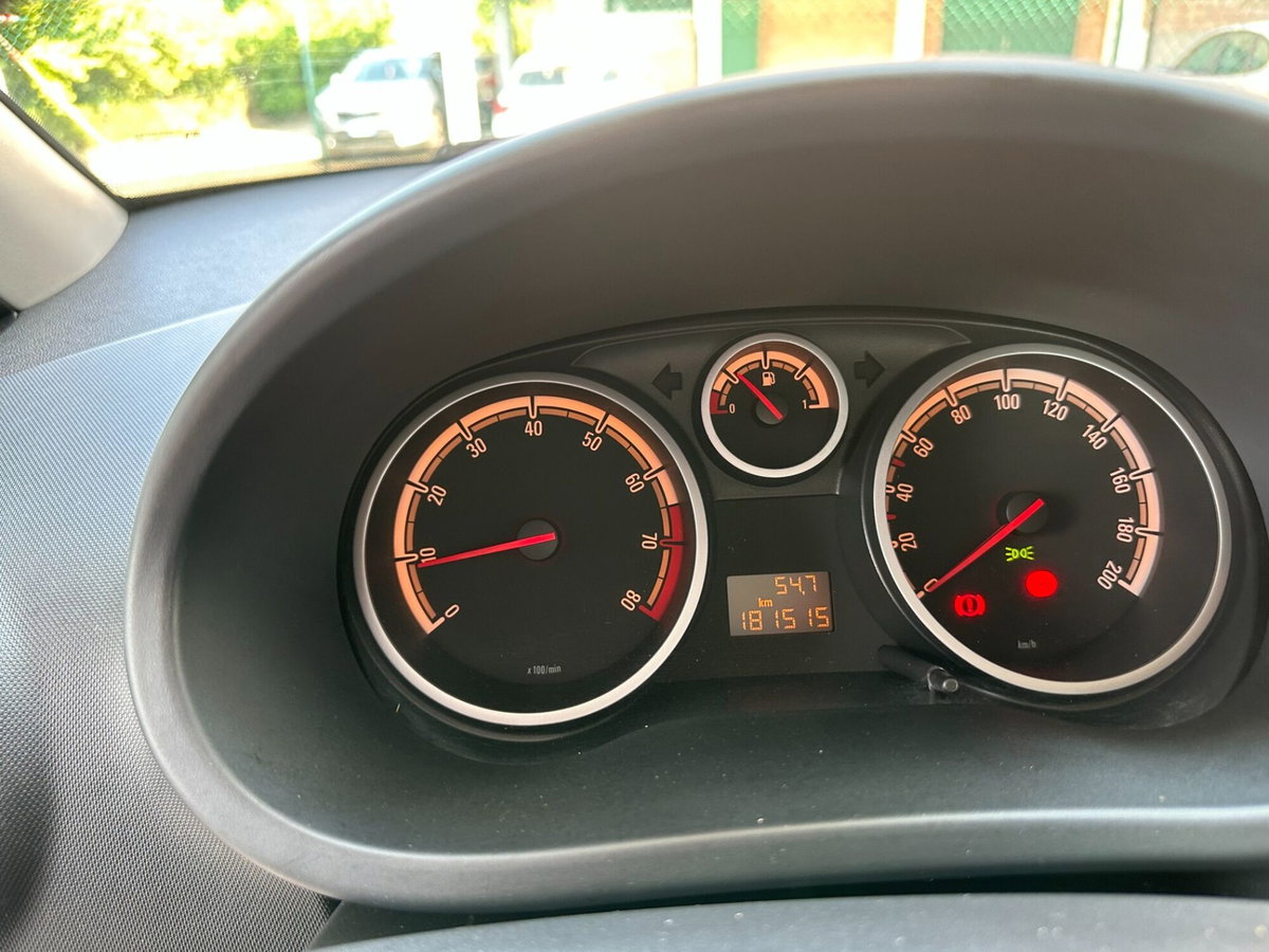 Opel Corsa 1.2 5 porte Club (17)