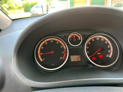 Opel Corsa 1.2 5 porte Club (17)