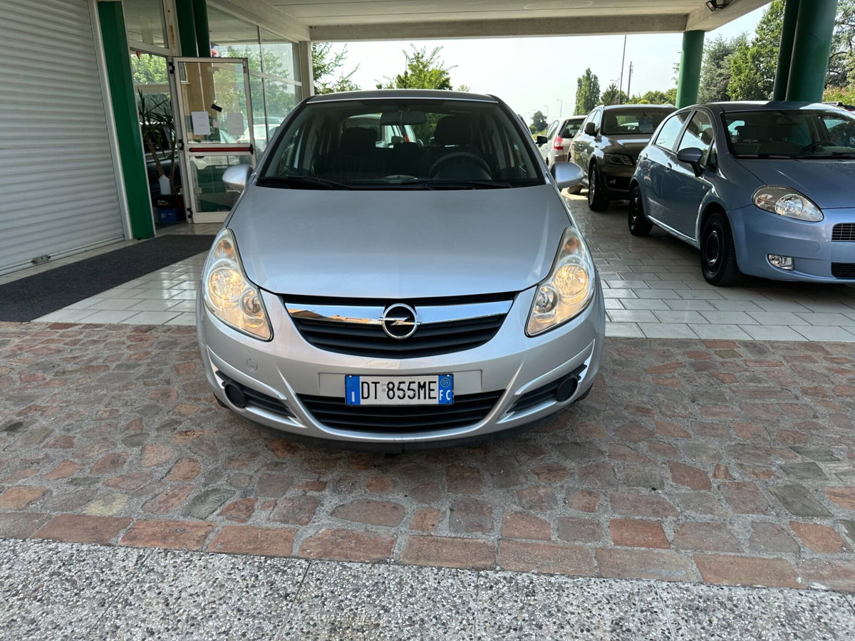 Opel Corsa 1.2 5 porte Club (2)