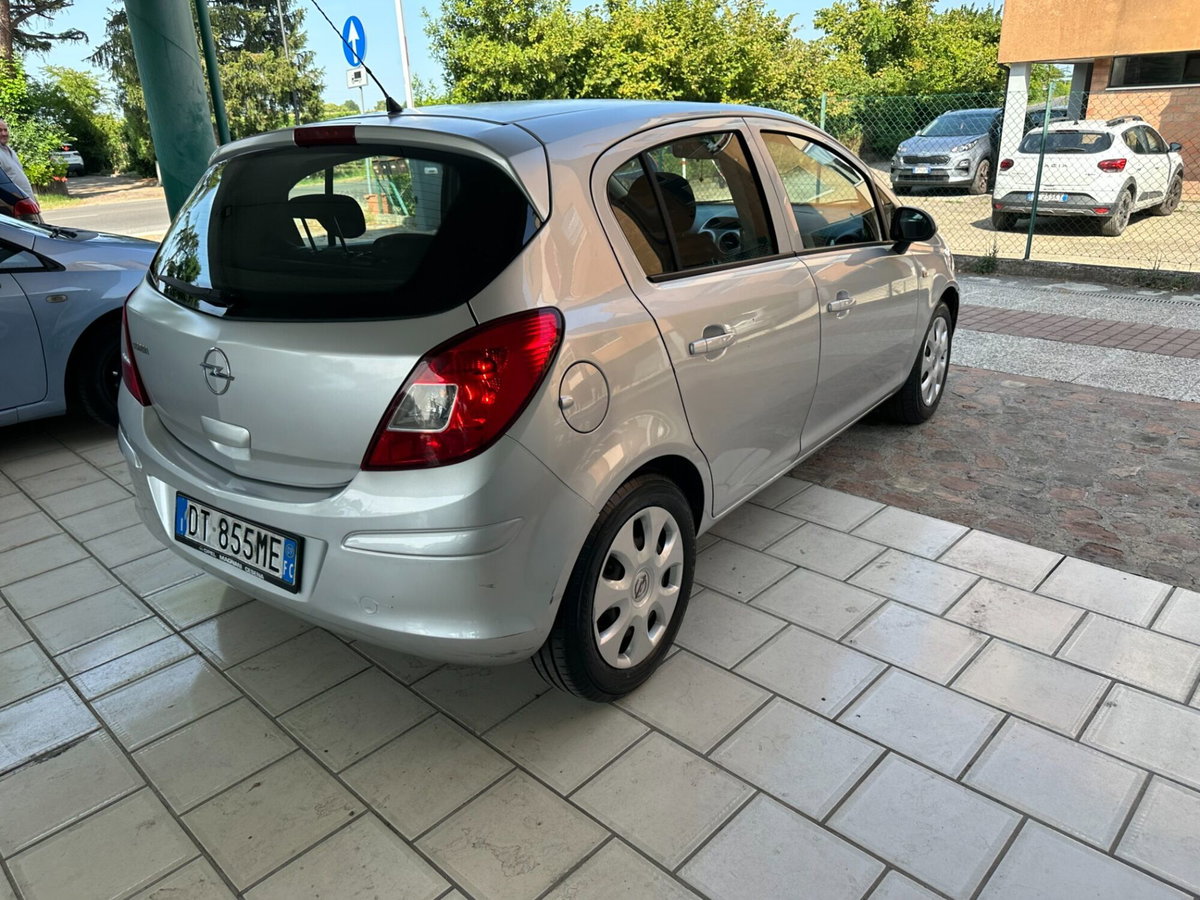 Opel Corsa 1.2 5 porte Club (9)