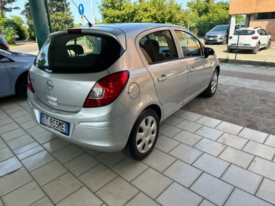 Opel Corsa 1.2 5 porte Club (9)