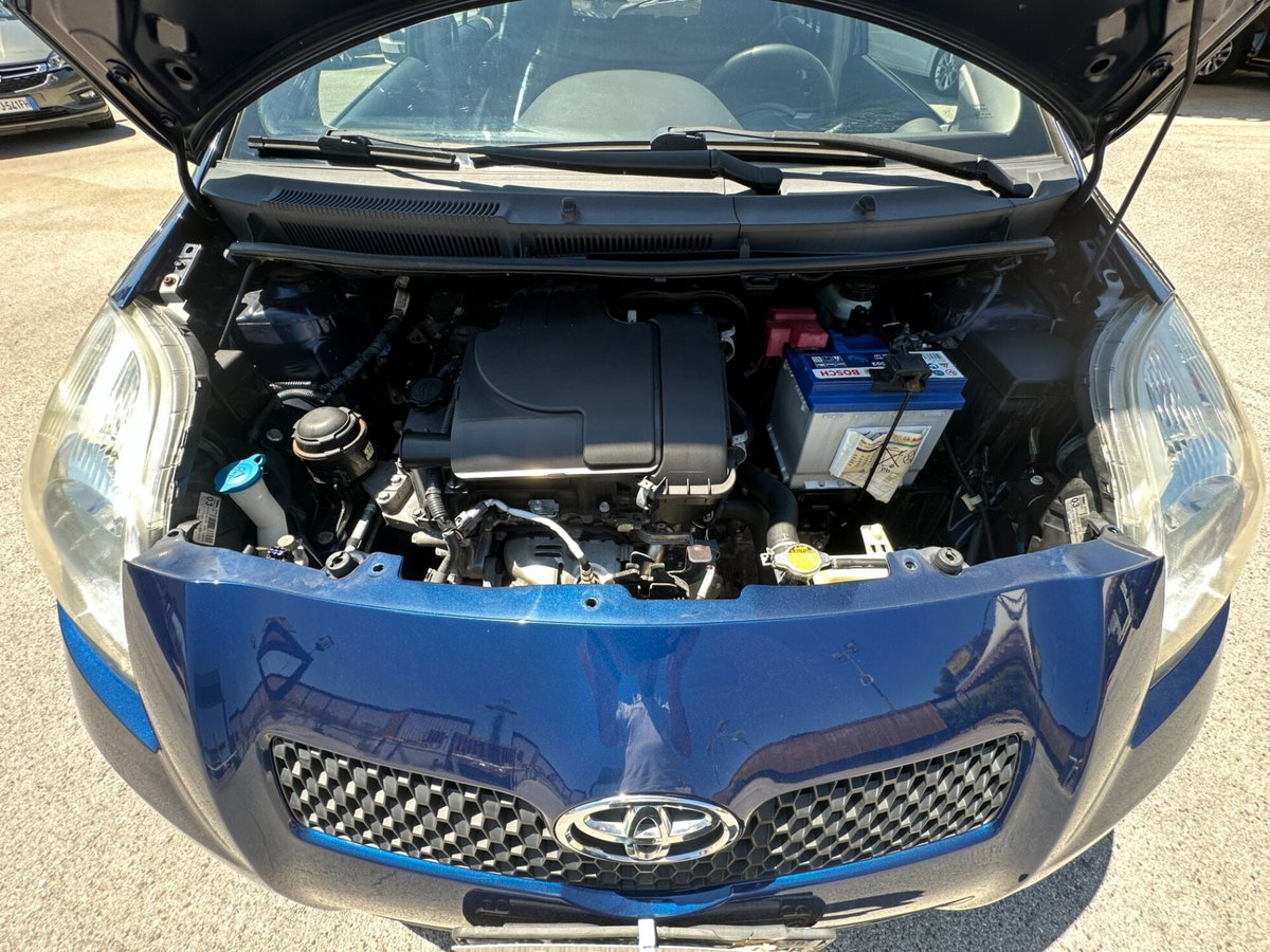 Toyota Yaris 1.0 5 porte Navi (10)