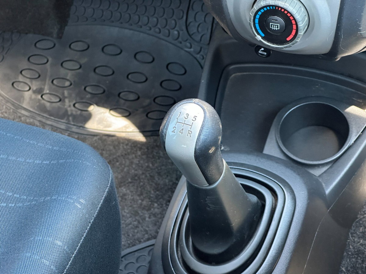 Toyota Yaris 1.0 5 porte Navi (19)