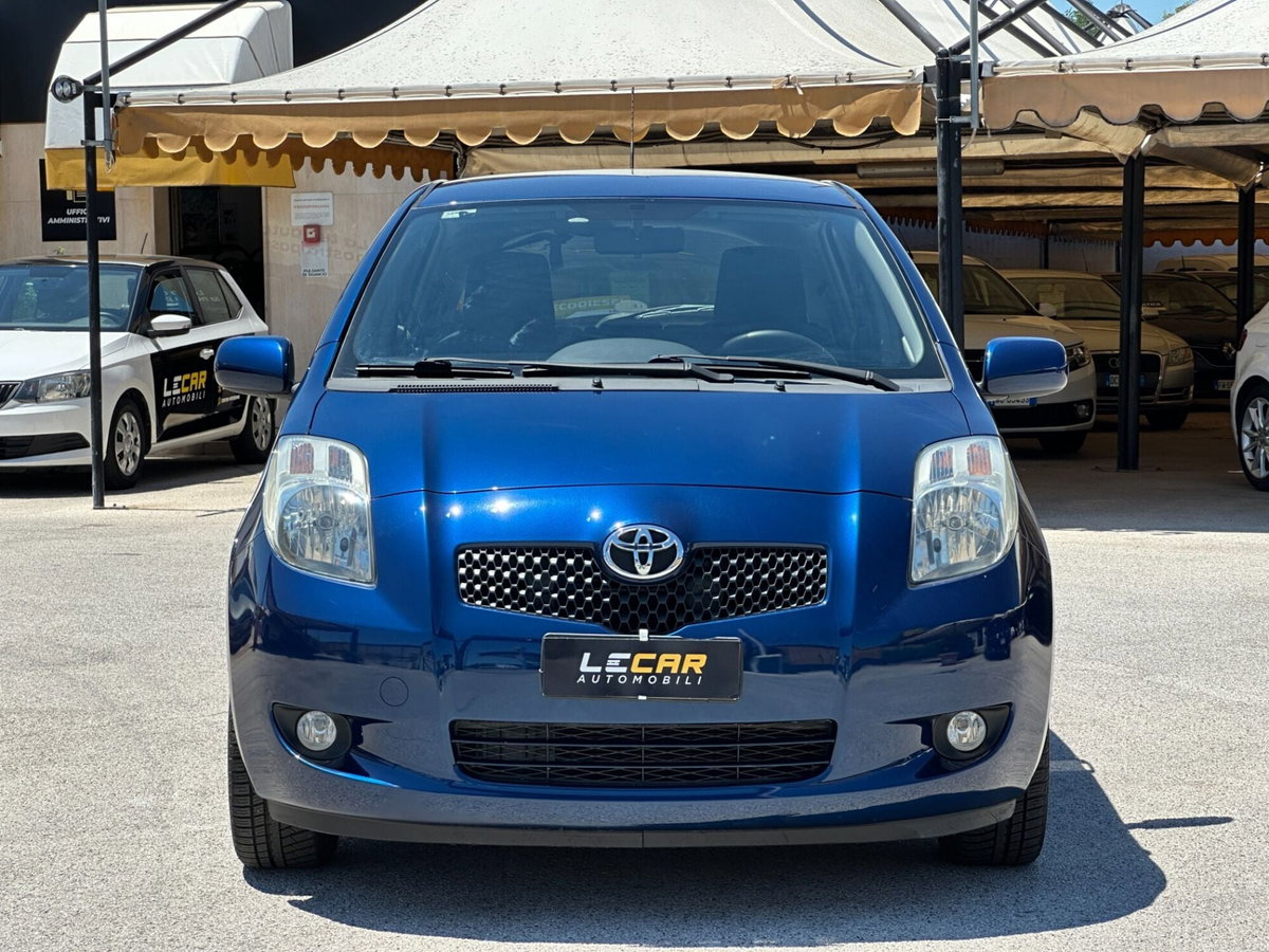 Toyota Yaris 1.0 5 porte Navi (2)