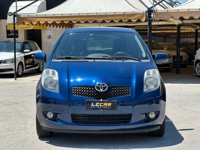 Toyota Yaris 1.0 5 porte Navi (2)