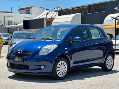 Toyota Yaris 1.0 5 porte Navi (3)