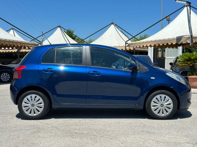 Toyota Yaris 1.0 5 porte Navi (8)
