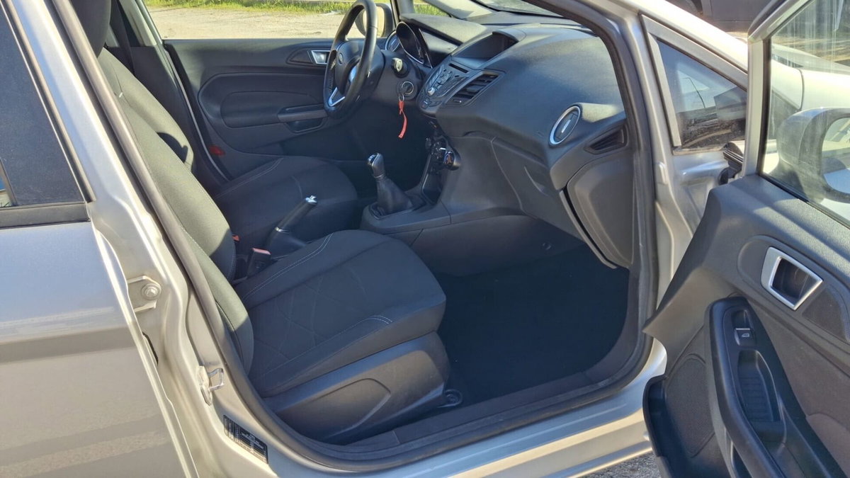 Ford Fiesta Plus 1.5 TDCi 75CV 5 porte (12)