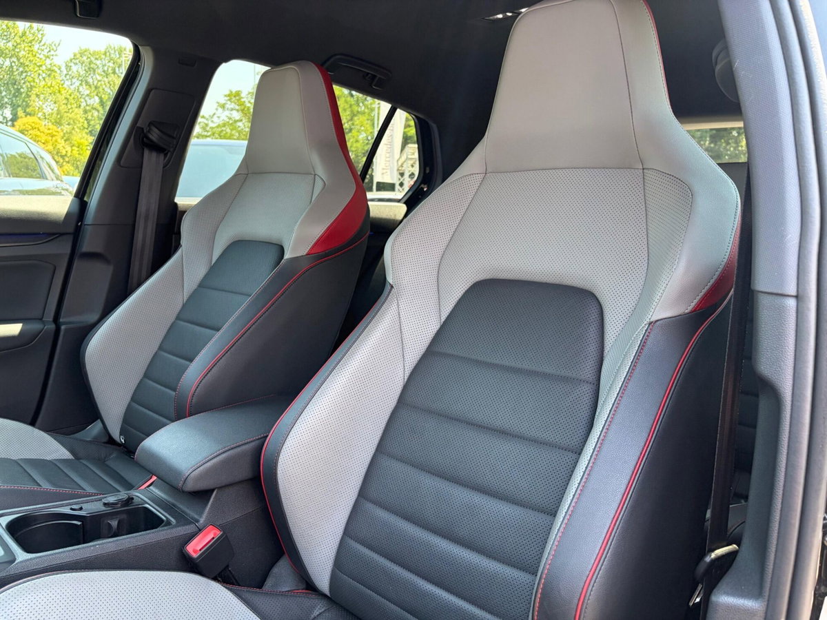 Volkswagen Golf 2.0 TSI GTI (14)