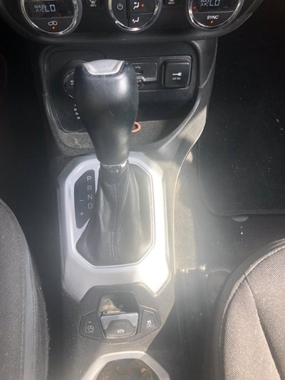 Jeep Renegade 2.0 Mjt 140CV 4WD Active Drive Limited (13)