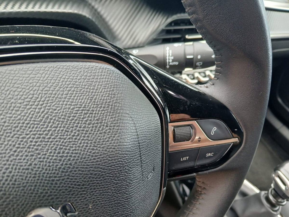 Peugeot 2008 PureTech 100 S&S Allure Pack (13)