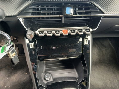 Peugeot 2008 PureTech 100 S&S Allure Pack (14)