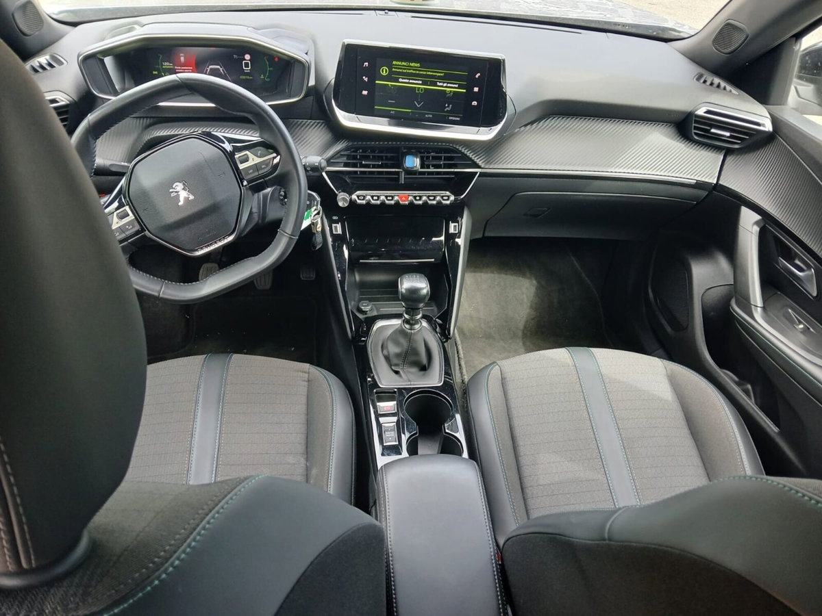 Peugeot 2008 PureTech 100 S&S Allure Pack (5)